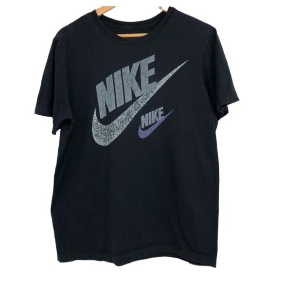 The Nike Tee Black  Nike swoosh graphic T-Shirt Medium - Picture 1 of 15